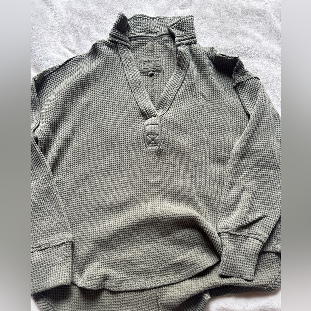 green women’s waffle sweater/sweatshirt